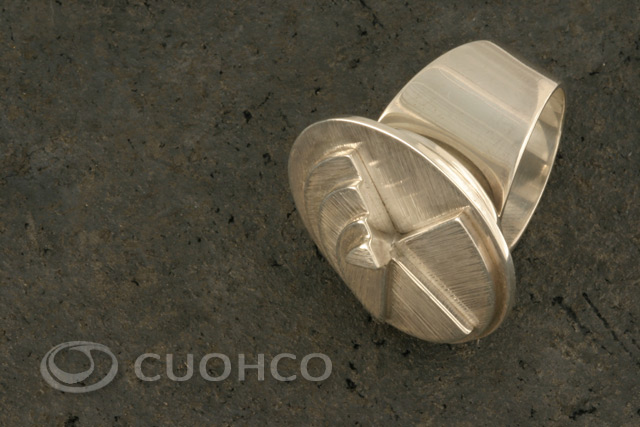 Sterling silver rotatory ring that evokes the passage of time
