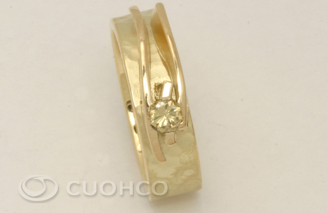 Gold solitaire ring with hammered texture and yellow diamond